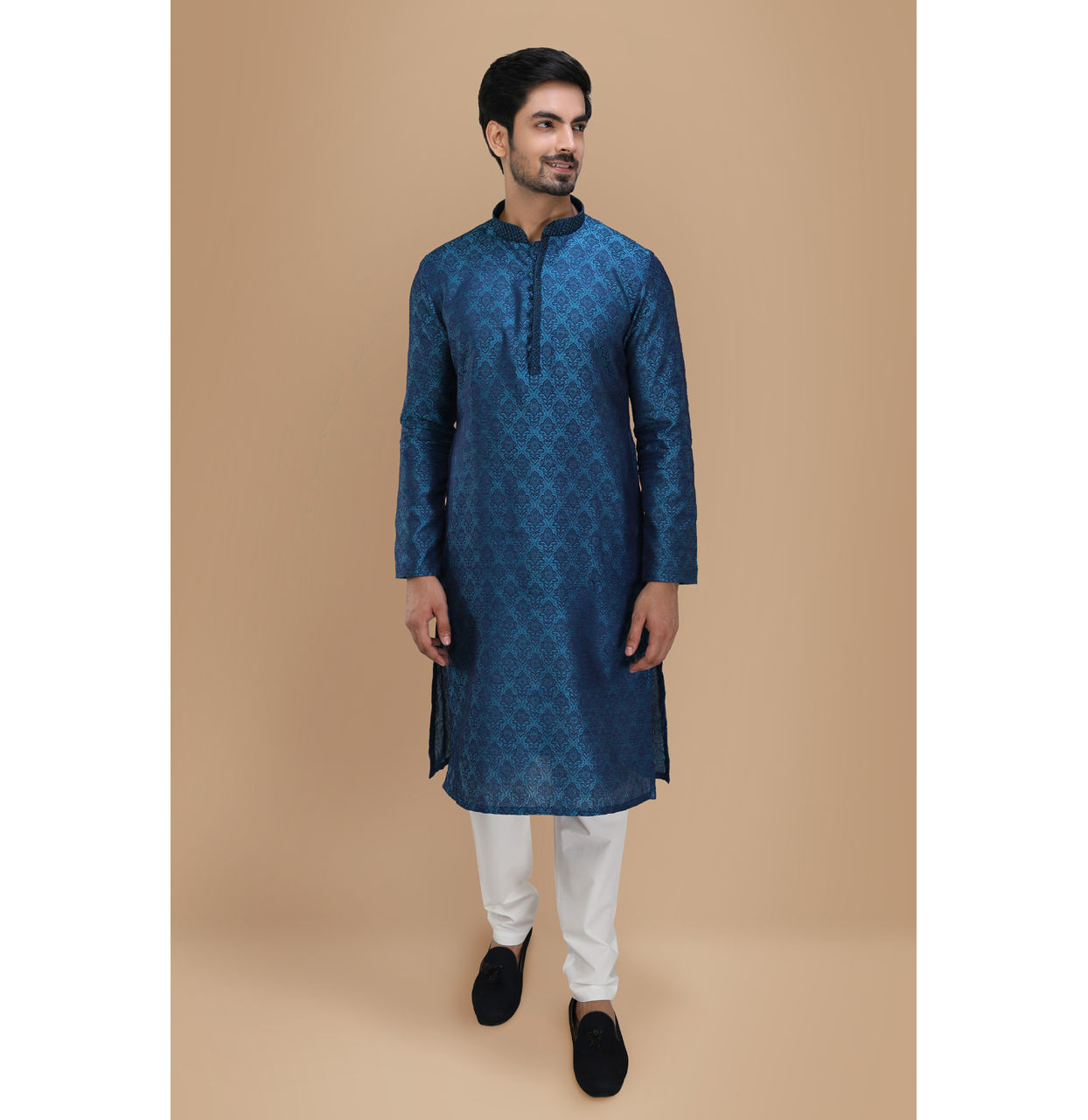 alt message - Manyavar Men Feroze Self Design Kurta Set image number 1